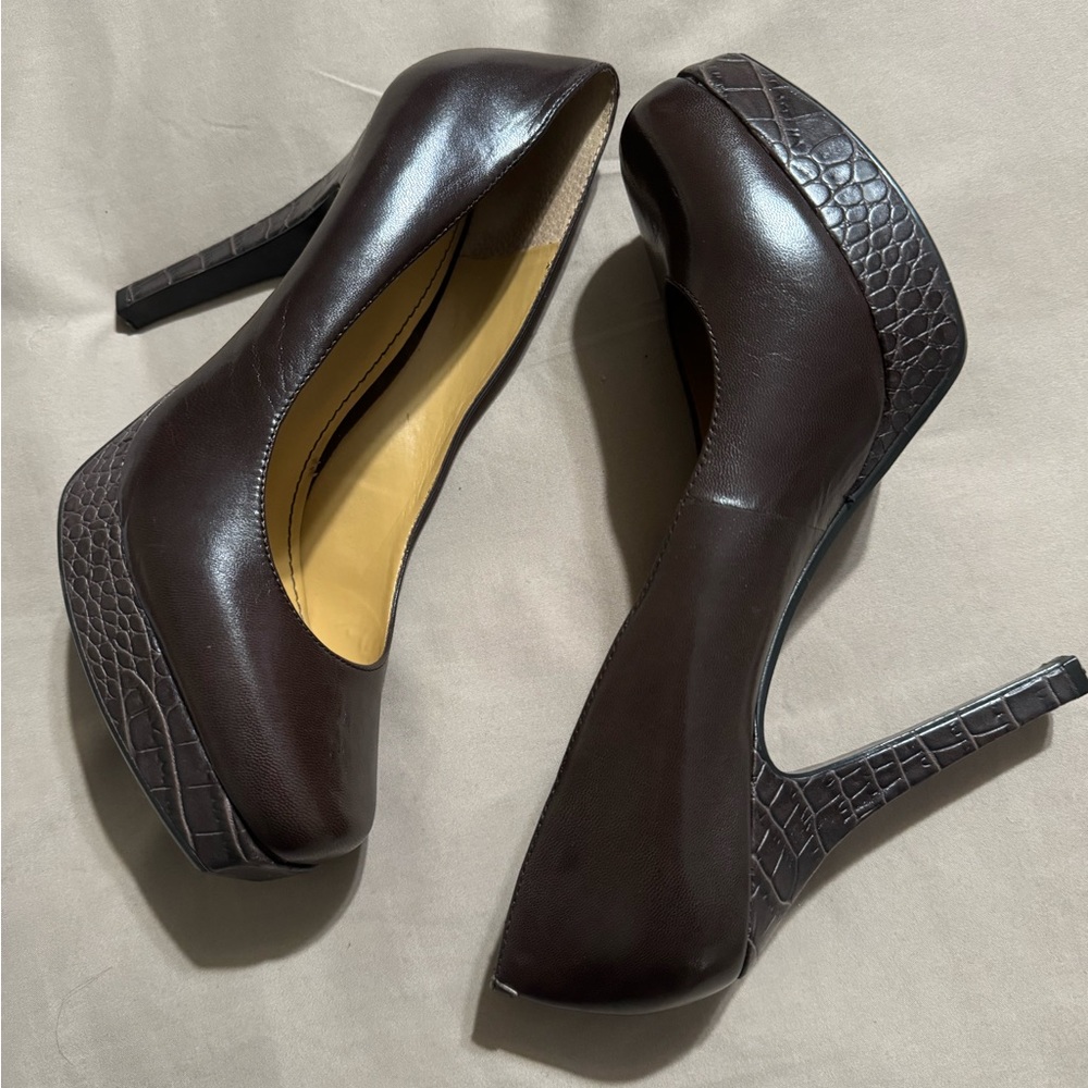 Nine West.. Brown heels size 10.. worn twice..